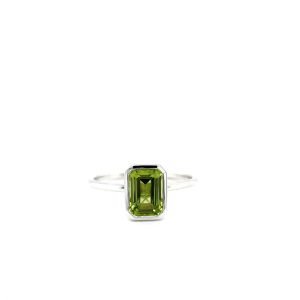 14k White Gold Peridot Bezel Birthstone Ring