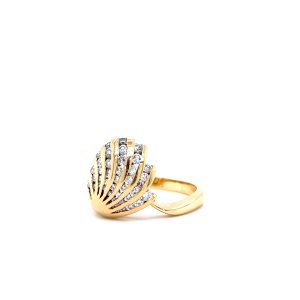 Estate Piece: 14k Yellow Gold Diamond Seashell Ring
