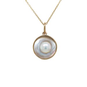 Estate Piece: 14k Yellow Gold Mother of Pearl Pendant