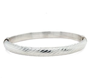 Estate Piece: Sterling Silver Diagonal Ribbed Hinged Bangle Bracelet